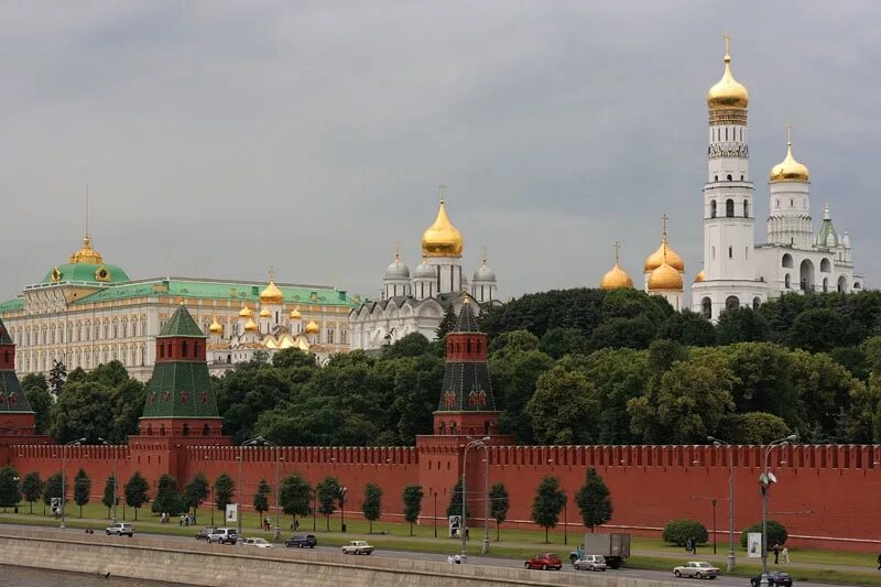 Реки у московского кремля. Московский Кремль со стороны реки. Московский Кремль и красная площадь со стороны Москвы реки. Южная сторона Московского Кремля. Вид на Кремль с Москва реки.