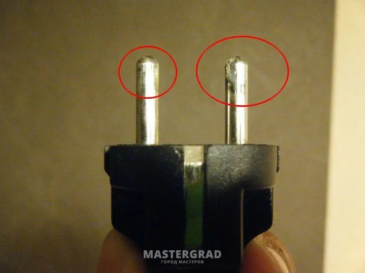 Греется штекер. Греется блок питания на ноутбуке причины. Разъем прикуриватель 12 в распайка. Разъем питания c19. Провод для зарядки ноутбука от повербанка.