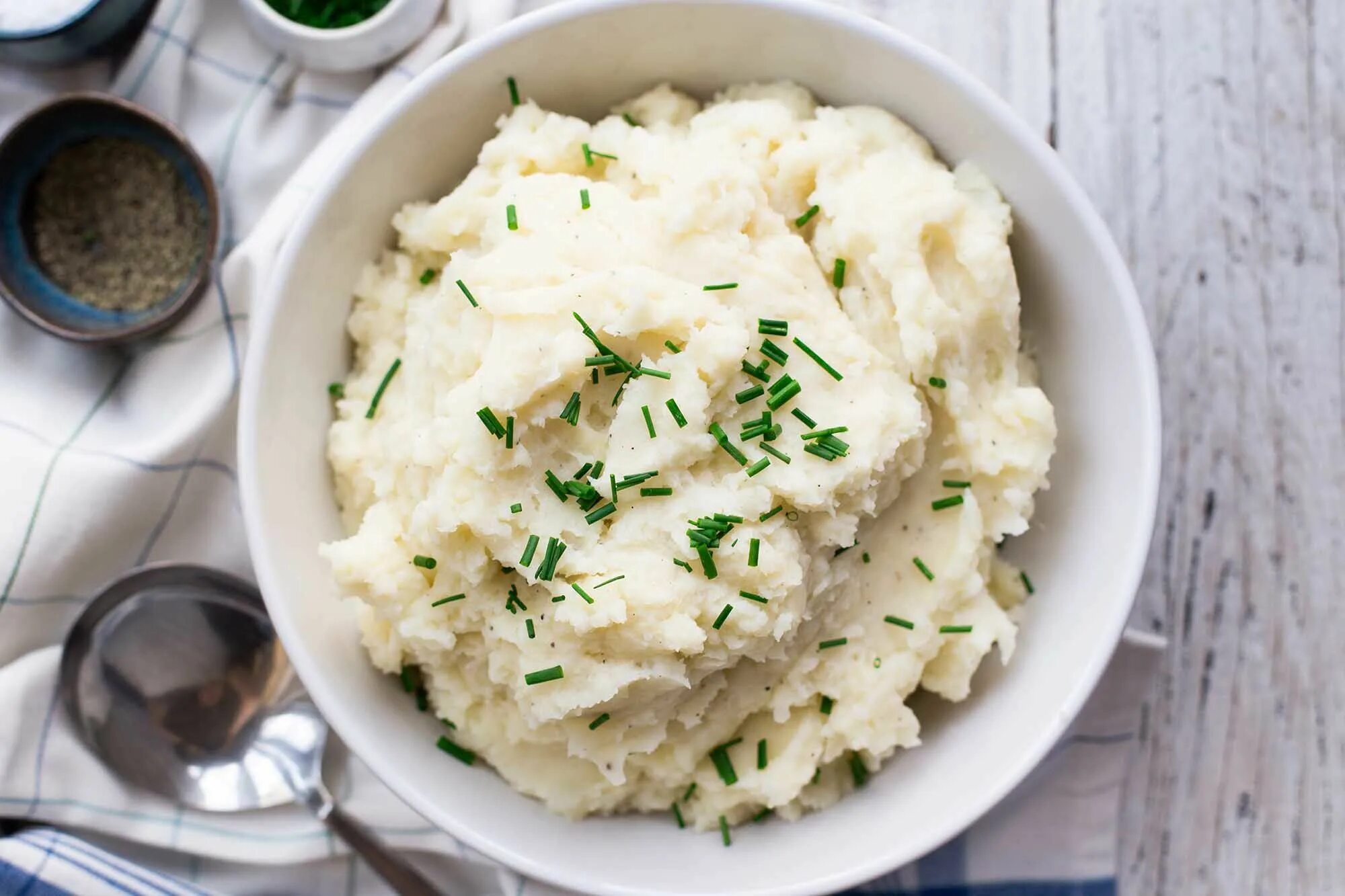 Rice potato. Mashed картофель. Толчонка. Garlic Mashed Potatoes Recipe. Lumpy Mashed Potatoes.