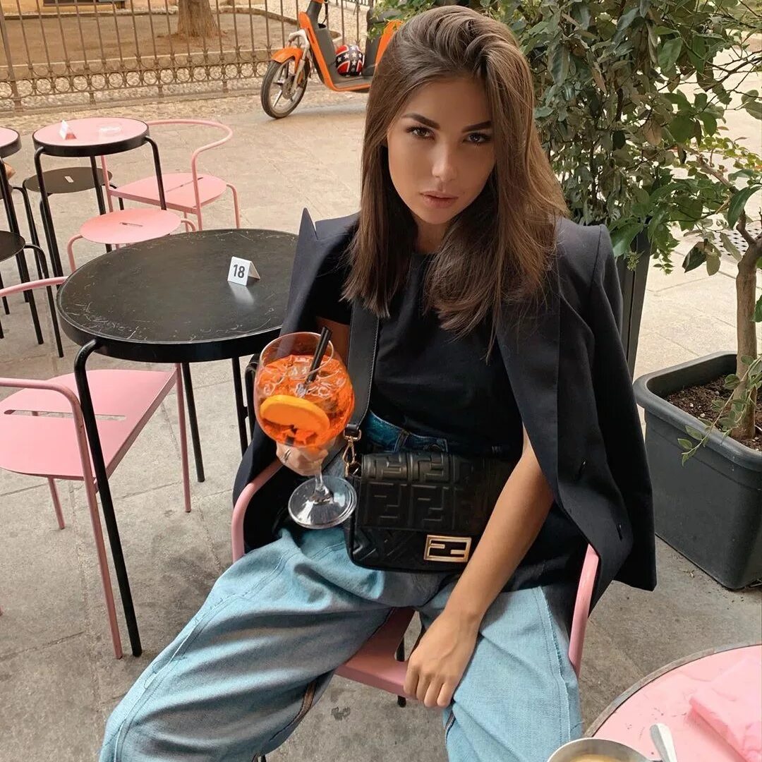 Каринра стример. Жизнь карины. Жизнь карины. Жизнь карины. Жизнь карины.