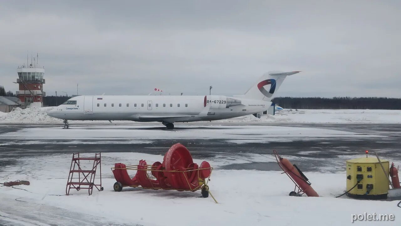 Великий устюг самолет. Самолет бомбардье северсталь. северсталь самолеты парк. самолет северсталь апатиты. як-40 авиапредприятие северсталь.