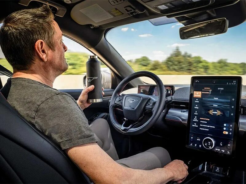 Ford co-pilot360. Машина с автопилотом. Новые технологии автомобилей водитель. Режим автопилота. Active driver