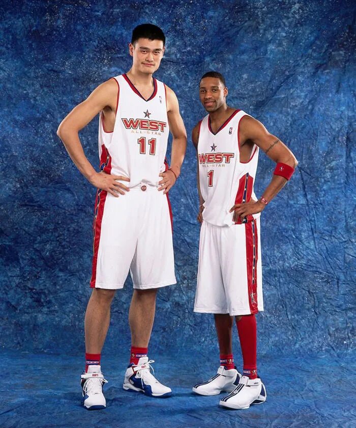 Yao ming. Яо мин. Яо минг баскетболист. Яо минг рост. Китайский баскетболист Яо мин рост.