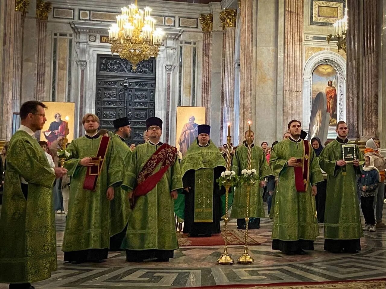 Служба в свято троицком храме. Служба в Исаакиевском соборе. Православный храм Пятидесятница.