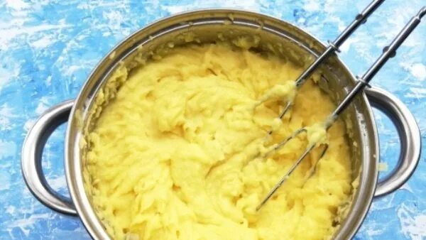 Жидкое пюре как сделать. Пюре с комочками. картофельное пюре с комочками. картофельное пюре без комочков. прибор делать картофельное пюре.