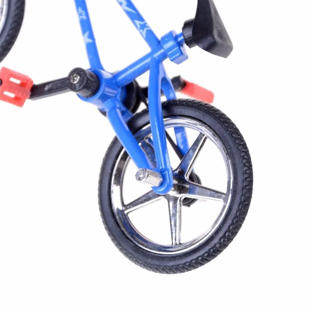 Велосипед для мальчиков 11. Игрушечный велосипед. Игрушечный велосипед для мальчиков. Игрушечный BMX. Мальчик на BMX.