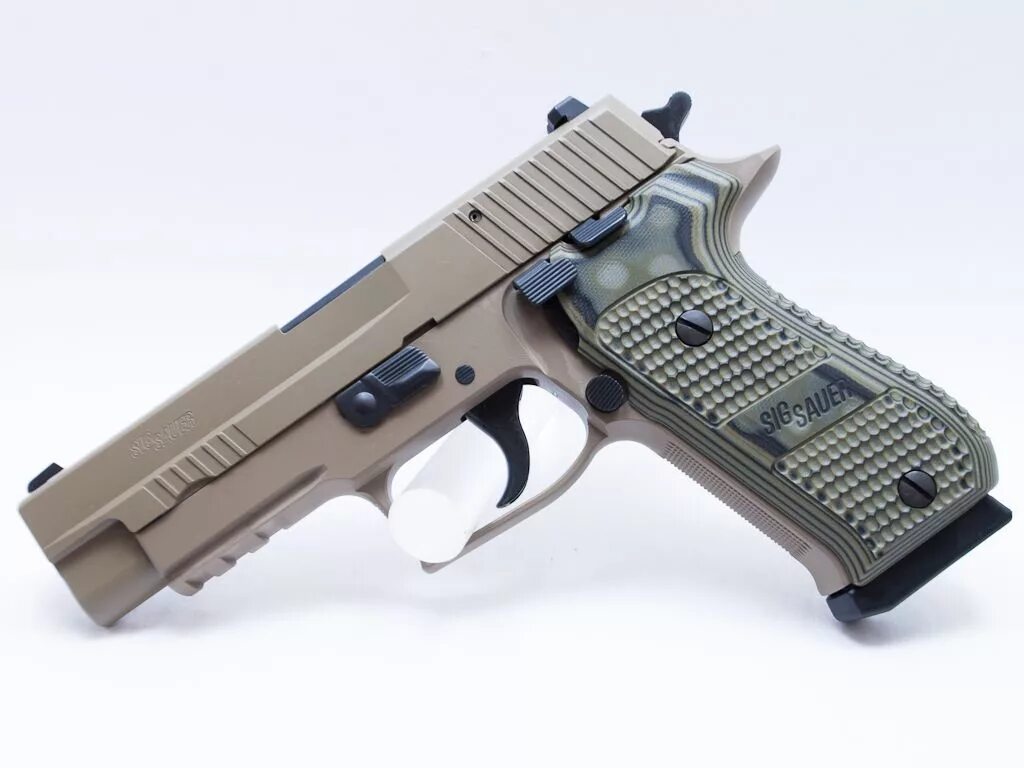 Травмат зауэр. Оружие sig Sauer p220. Зиг Зауэр 220.