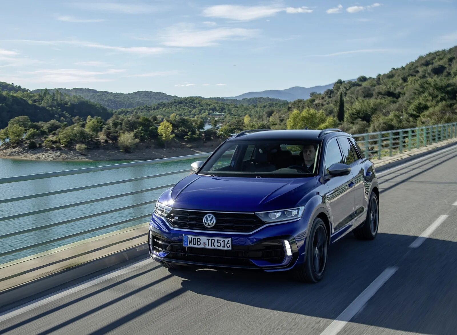 Volkswagen 2020 купить. VW T-Roc r. Кроссоверы Volkswagen 2019. Volkswagen t6. Volkswagen t-Roc r-line 2019 Red.