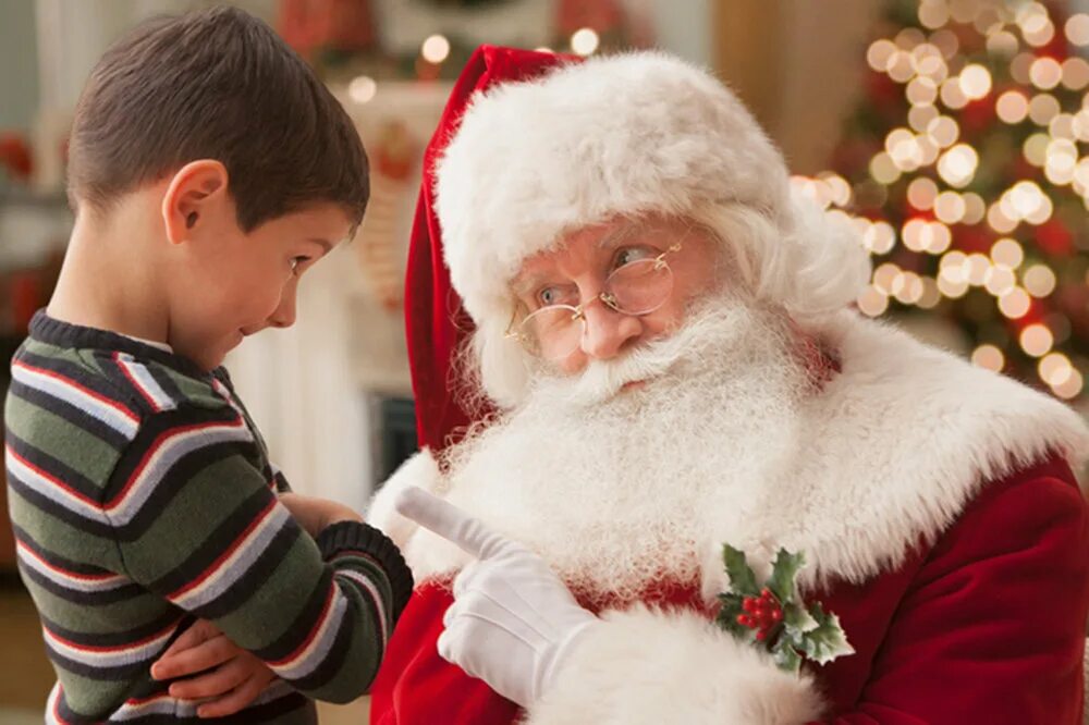 Деду морозу дарят подарки. Дед Мороз. Дети рассказывают стихи деду Морозу. Санта и мальчик.