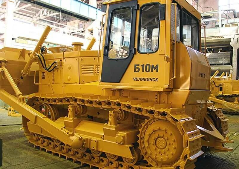 Б 10 в красноярске. Т 130 корчеватель. Чтз 130 бульдозер. Бульдозер чтз б10м. Б 10 в красноярске.