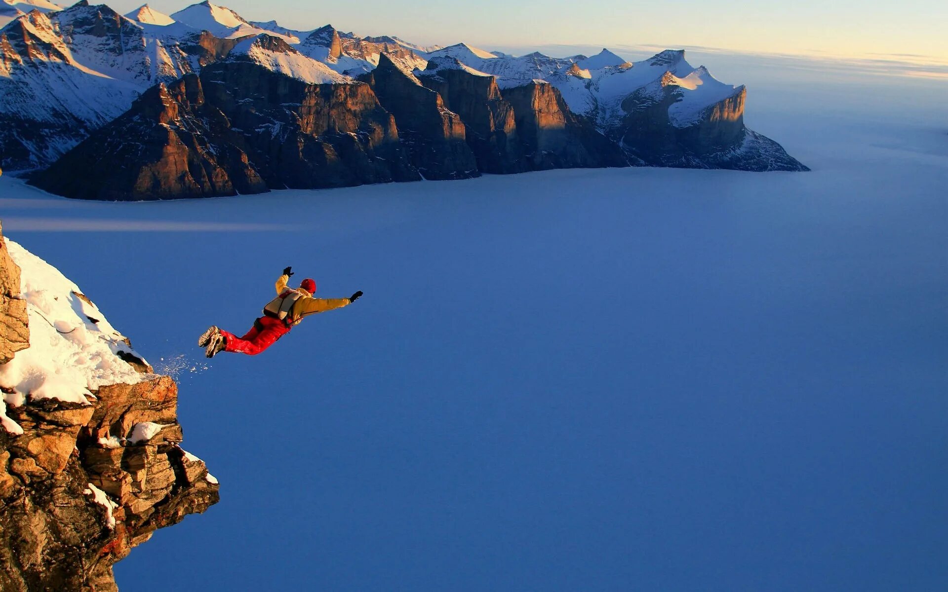 Extreme adventure. Гора Асгард бейсджампинг. Экстремальные виды спорта. Прыжок с горы. Экстремальный спорт в горах.