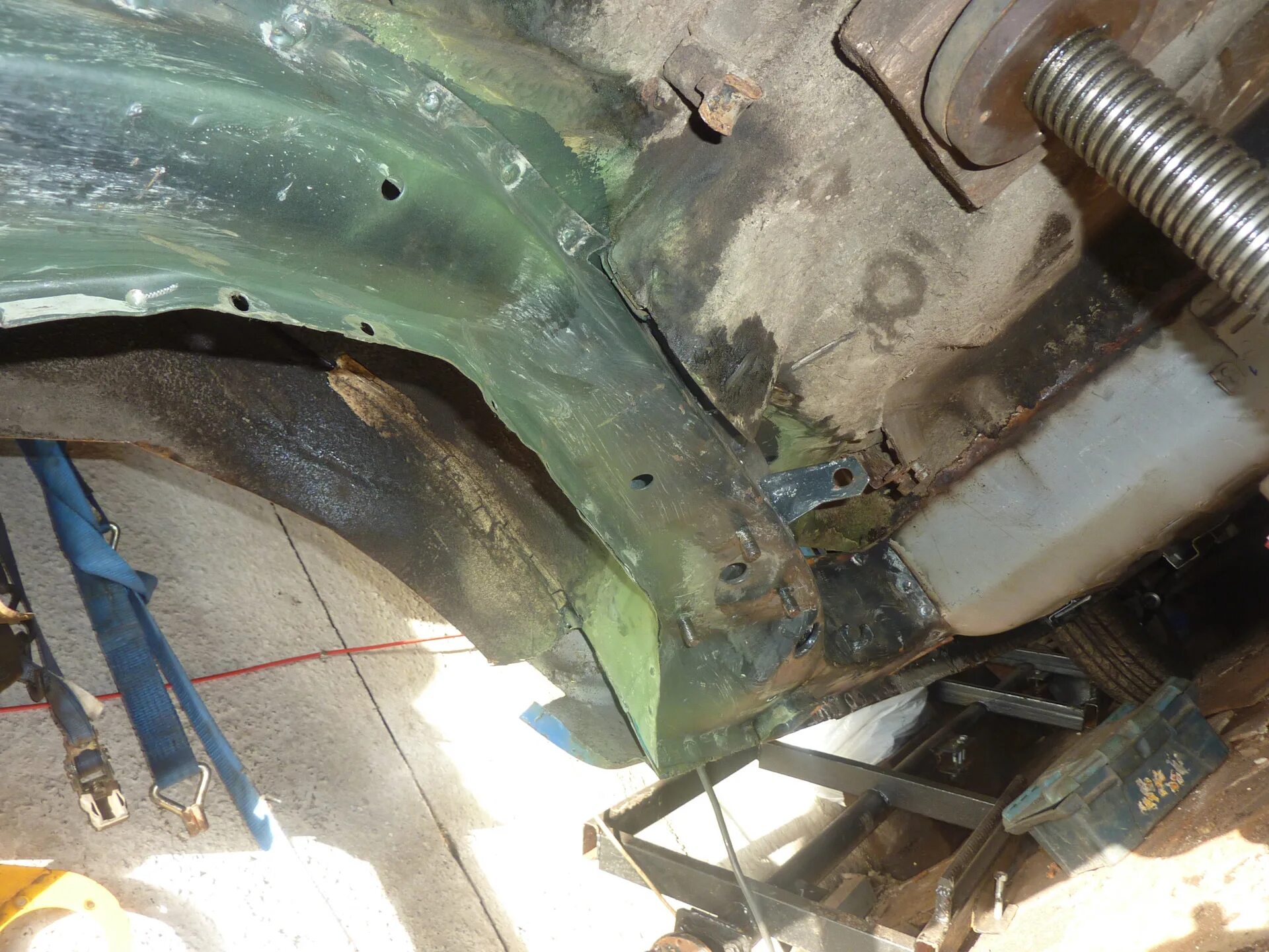 Лонжерон 2108 задний левый. Лонжерон 2115. Лонжерон 2115 задний. Лонжерон ваз 2115 передний. Ваз 2115 меняем задний лонжерон.