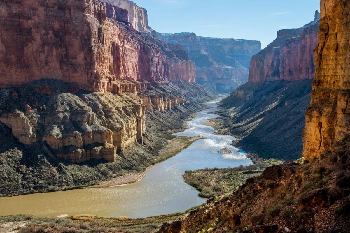 Большой каньон реки колорадо. Каньон реки Колорадо. Река Колорадо Северная Америка. Речку Колорадо колорадский каньон. Гранд каньон Северная Америка.