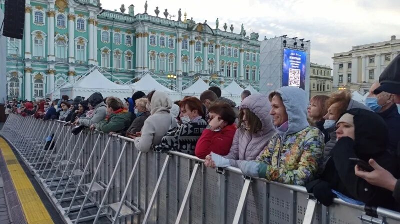 Классика на Дворцовой. Концерт на Дворцовой площади. Концерты в СПБ на Дворцовой площади. Дворцовая площадь концерт.