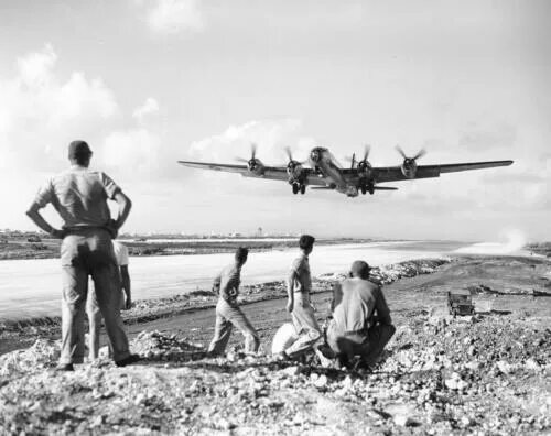 File:Shelling on Iwo Jima.jpg - Wikipedia