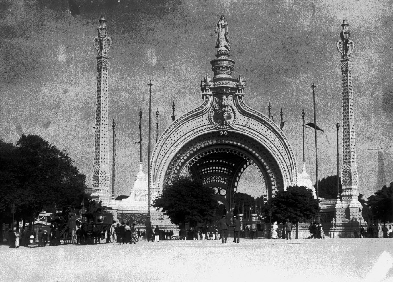 1900 секунд. Всемирная Парижская выставка 1900. Первая Всемирная выставка в Париже 1900 год. Всемирная выставка в Париже 1900 русский павильон. Павильон 1889 года в Париже.