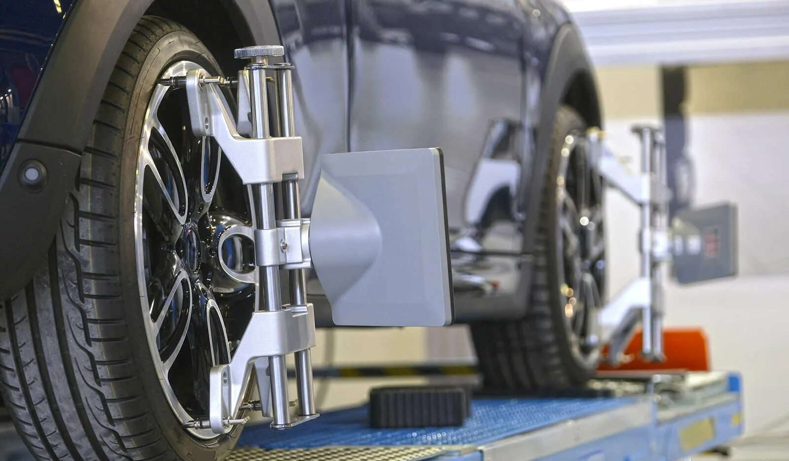 3d развал схождение волгоград. Развал схождение авто. Сход развал колес. Развал схождение авто. Сход развал сервис.