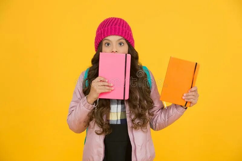 Ученые озадачены. Удивленный ученик. Подросток с ноутб удивлена в очках. Удивленный студент иллюстрация. Удивленный школьник.