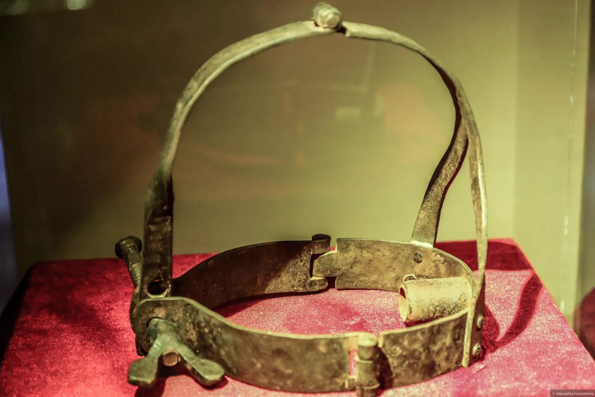 средневековые маски для пыток. пыточные маски средневековья. инструменты для пыток старинные. средневековые маски для пыток. пыточные маски средневековья.