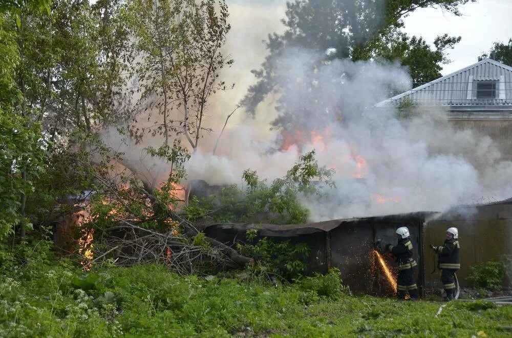пожар в туле сегодня в пролетарском. пожар на пролетарской улице в туле. пожар сараи в сорокино. пожар в туле в хомяково. пожар в пролетарском районе тулы фото.