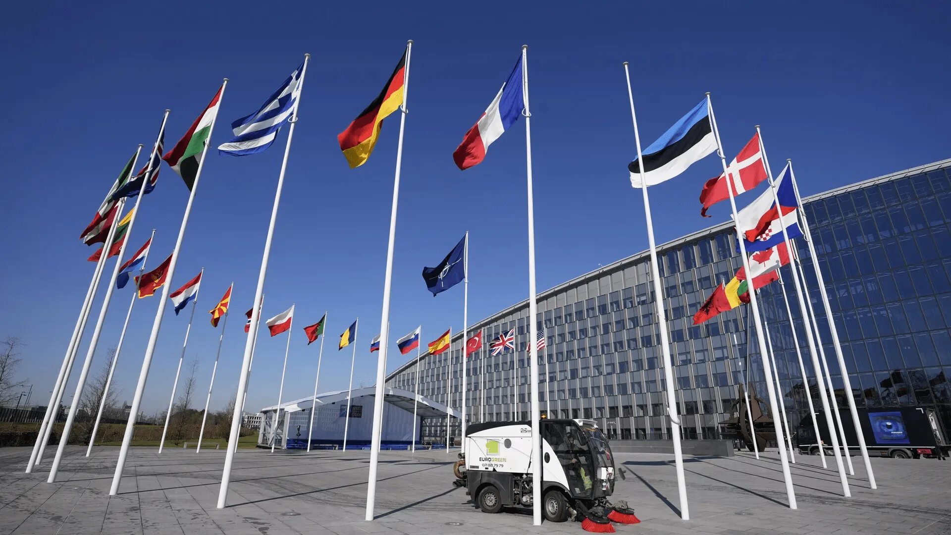 Штаб НАТО В Брюсселе. Штаб квартира НАТО. Швеция НАТО флаг. Флаг российский. Швеция стала членом нато