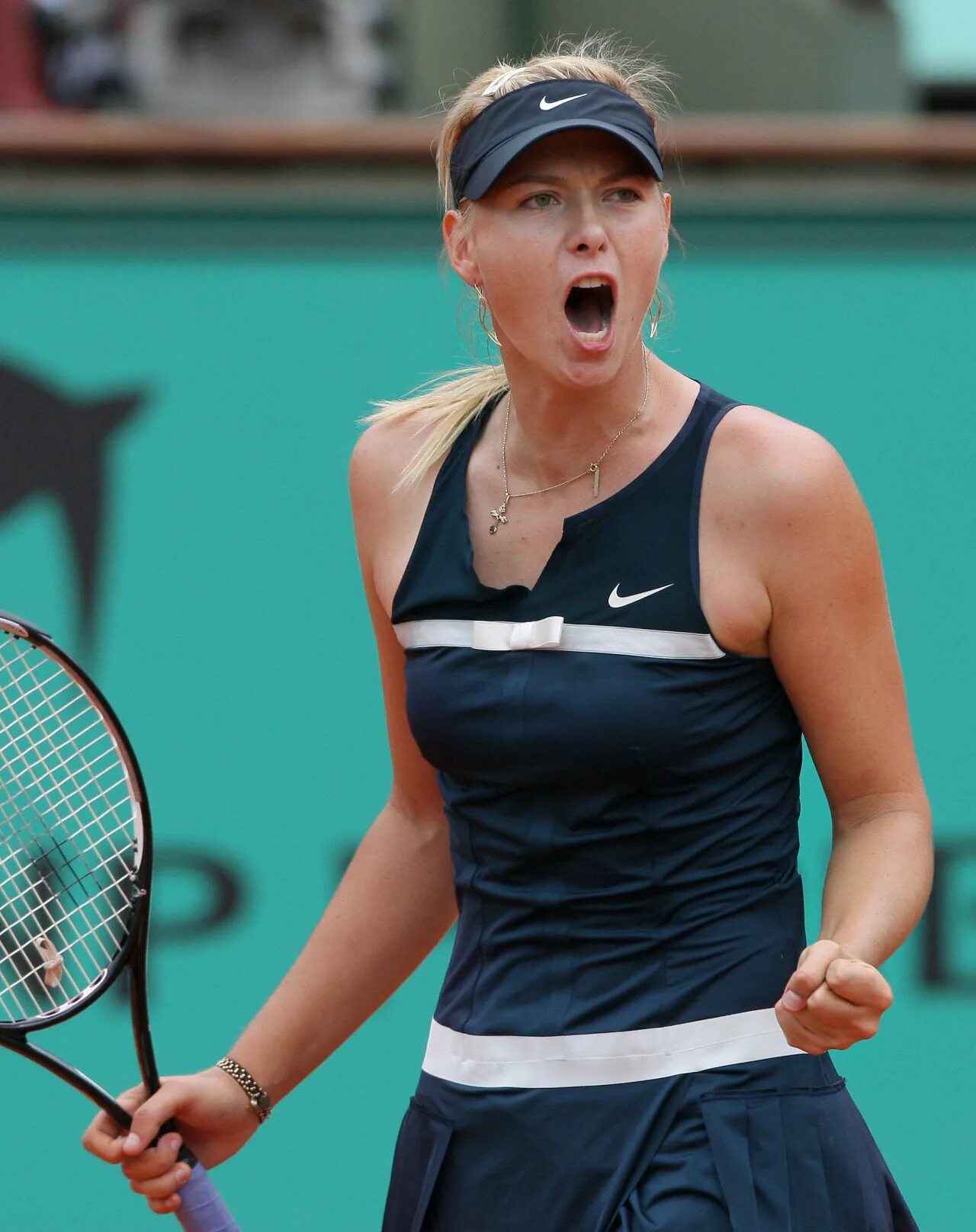 Мария шарапова кричит. Мария шарапова. Женский теннис. Кричащая теннисистка. Мария шарапова 2011.