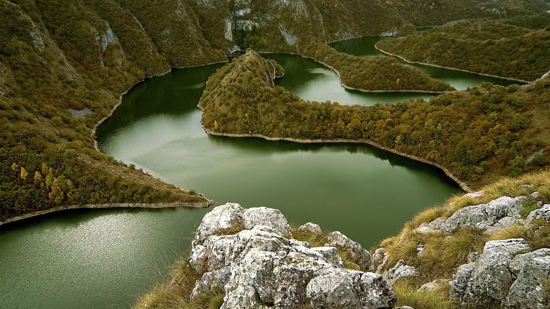 Долина реки дукка. Долина 7 озер абхазия. Тофалария кинзелюкский водопад. Долина пяти прудов польша. Озеро в долине реки.