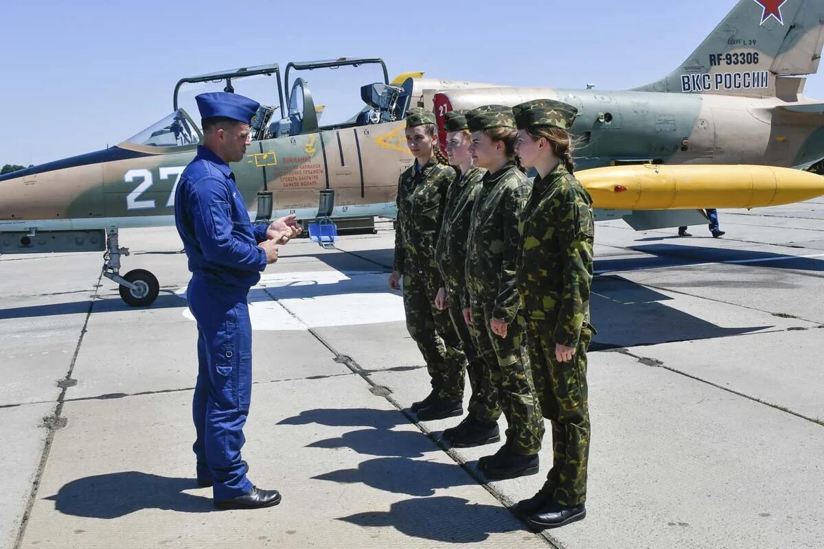 Высшее военное авиационное училище. Л-39 КВВАУЛ. Краснодарское летное училище военной авиации. Краснодарское летное училище Краснодарское. Курсанты Краснодарского летного училища.