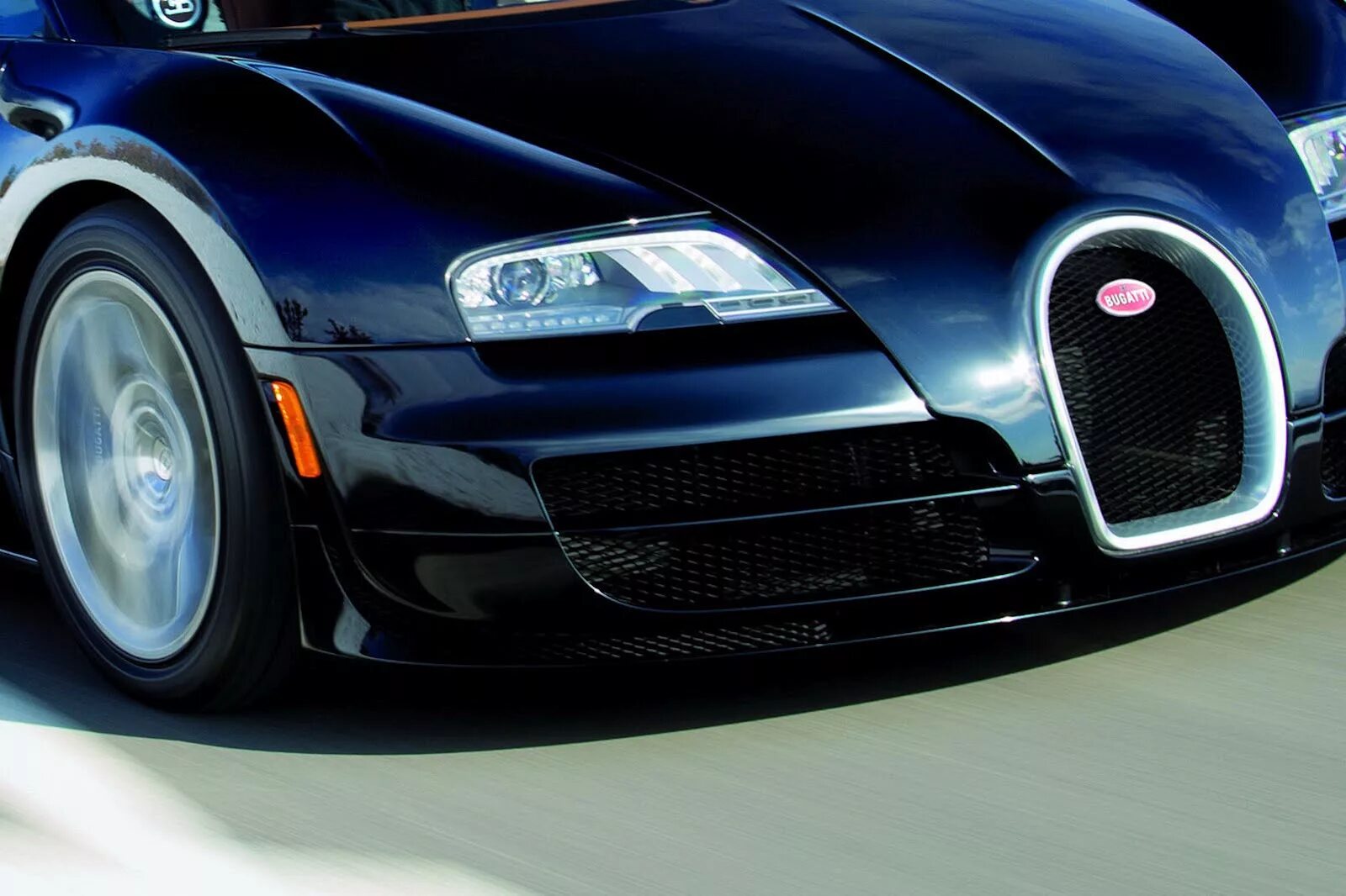 Сколько лошадиных сил в бугатти. Bugatti Veyron Grand Sport Vitesse 2012. Bugatti Veyron Vitesse. Bugatti Veyron Grand Sport Vitesse. 2012 Bugatti Veyron Grand Sport.