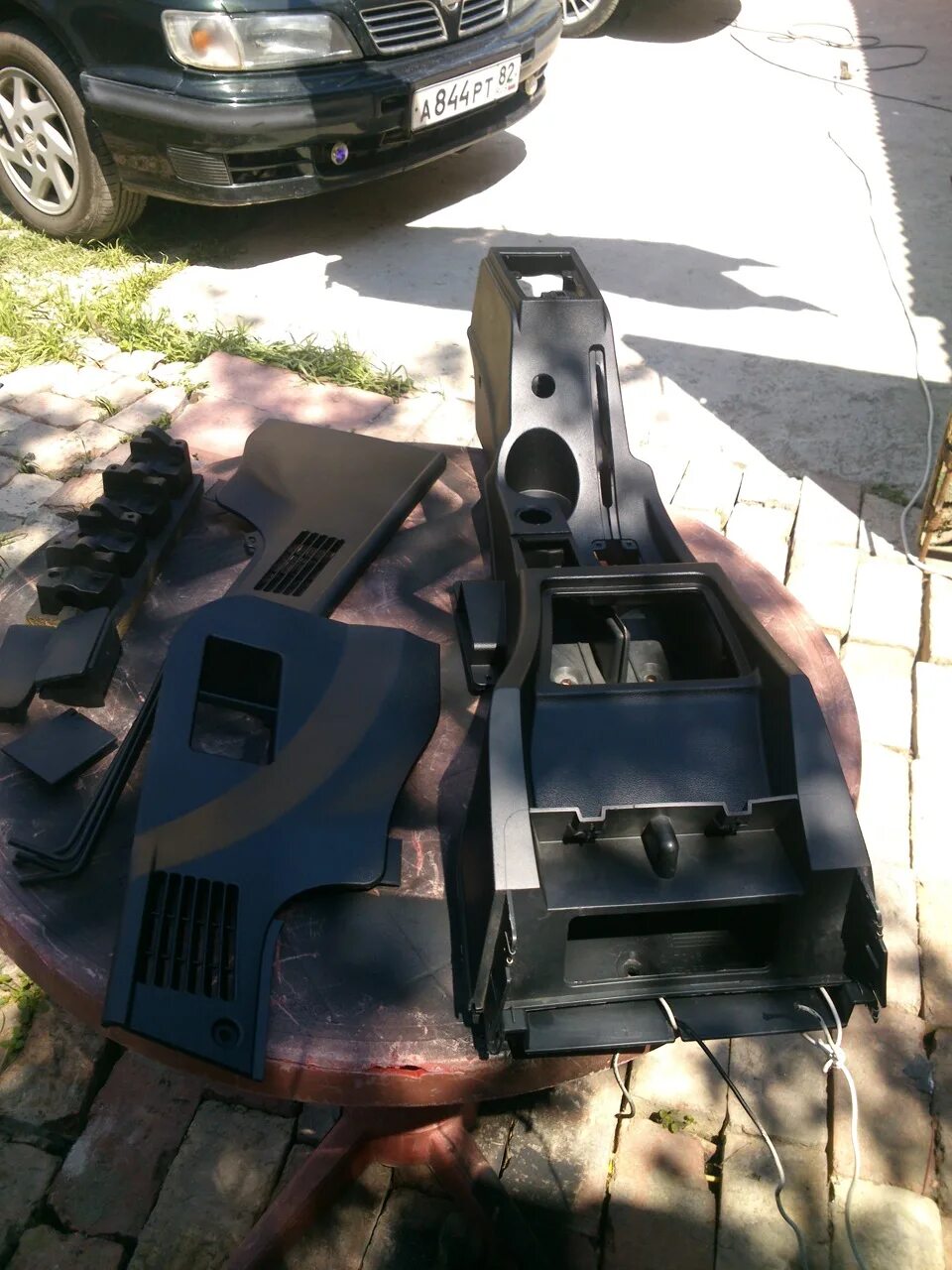 Пластик для ваз 2110 задние форточки. Красим пластик на приоре. Пластмасс на приору. Пластик салона приора хэтчбек. Покраска пластика салона приора.