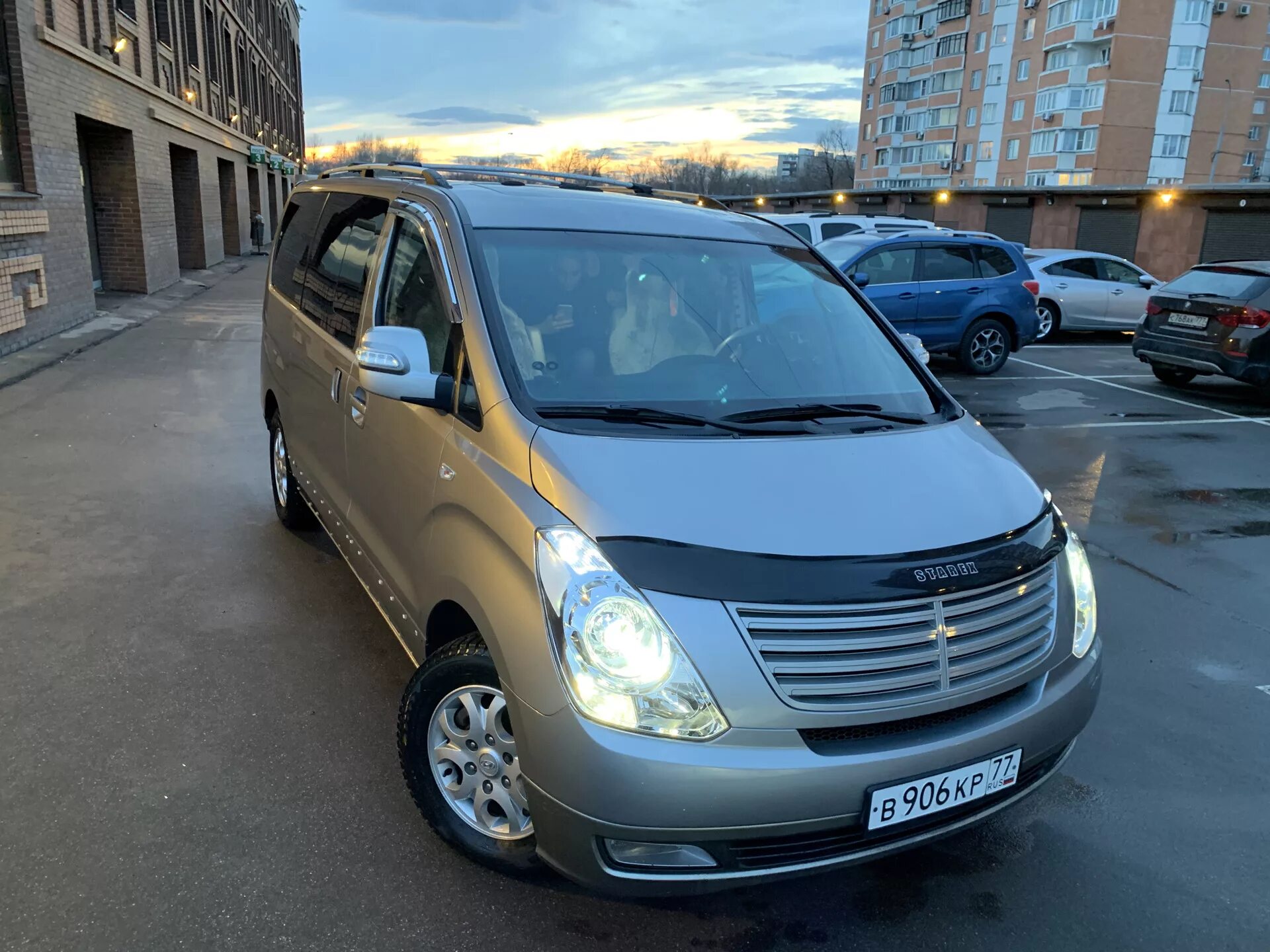 Гранд старекс купить бу авито. Hyundai Grand Starex. Хендай Гранд Старекс 2012. Hyundai Grand Starex 2012 года. Hyundai Grand Starex i 2012.