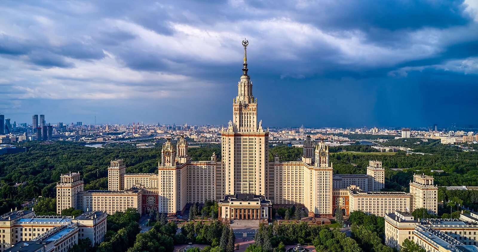 Мгу войти. Московский государственный университет им. м.в. Ломоносова. Университет имени Ломоносова в Москве. Раменки МГУ. Москва МГУ правительства Москвы.