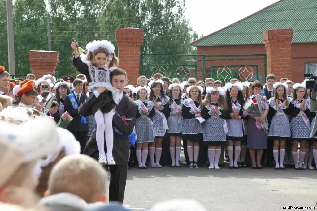 Подслушано в ельниках в контакте. Село Ельники Республика Мордовия. Село Ельники лицей. Республика Мордовия Ельниковский район село Ельники. С Ельники лицей Мордовия.