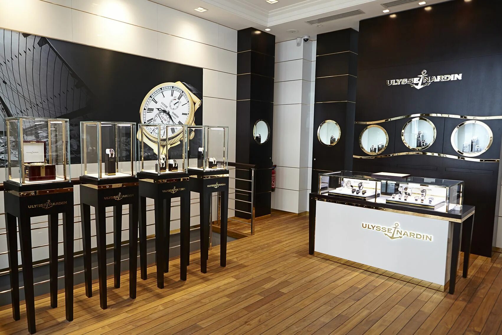 Hour store. Ulysse Nardin бутик. Бутик Ulysse Nardin Дубай. Интерьер магазина часов. Бутик часов.