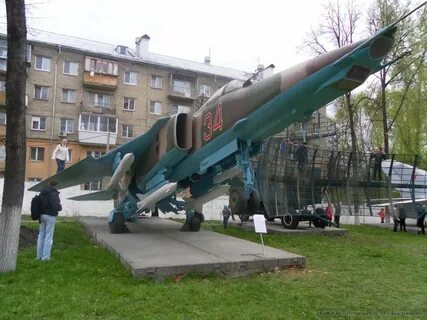 Космонавтов 77