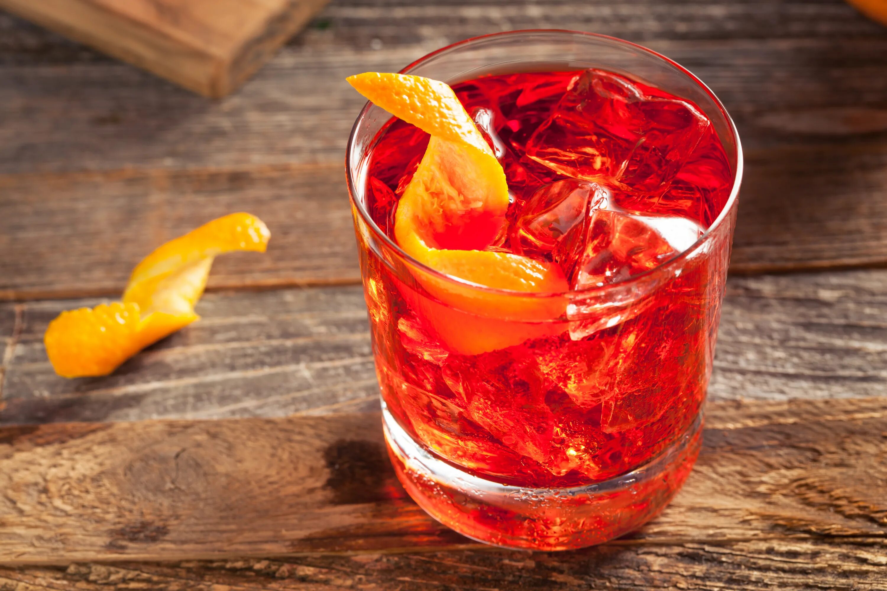 Бульвардье коктейль. Negroni коктейль. Апероль Негрони коктейль. Кампари Негрони. Напиток Негрони алкогольный.