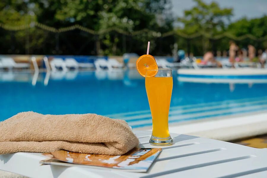 Отель маринус кабардинка. Кабардинка мини отель изумрудный революционная 136а. Пансионат кабардинка. Отель пансионат кабардинка геленджик. Corona кабардинка.