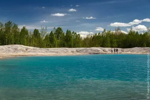 Соленое озеро боровичи волгино. Дрегли новгородская область карьер. Новгородские карьеры. Карьер окладнево боровичи. Озеро на волгино боровичи.