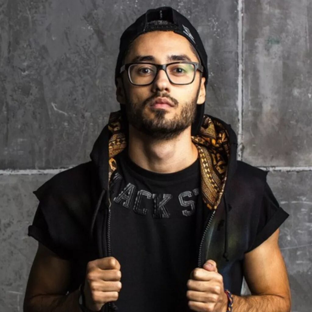 Натан миров и мот. Кристина си и мот. Мот певец. Мот певец 2021. Команда тимати.