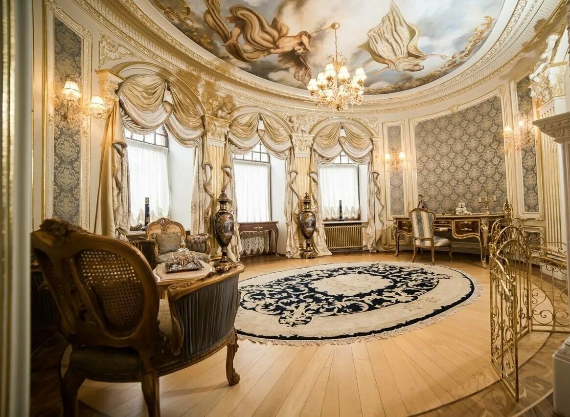 Квартиры за миллион в санкт петербурге. Квартира в дворцовом стиле. Квартира за 10 миллионов рублей. Ужасный дизайн квартиры. Самая дорогая квартира в санкт-петербурге.