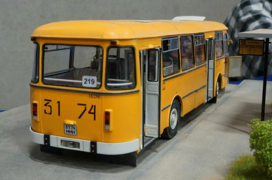 Модель автобуса лиаз 677м. David bus модель автобуса. Model buses. Даймлер дабл деккер. Модельки школьных автобусов.