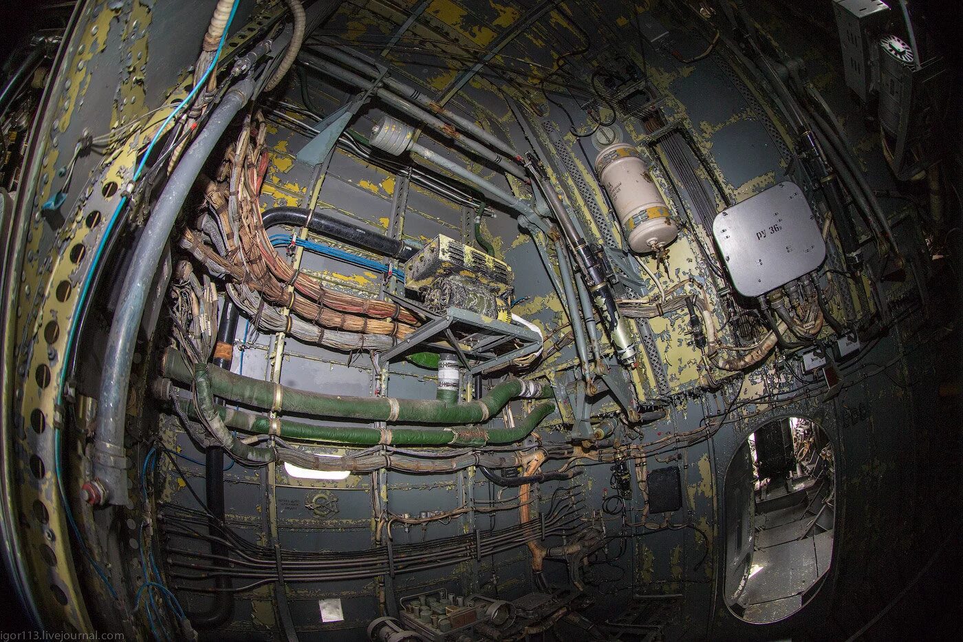 Бе-12 кабина штурмана. Inside 12. Грузовой салон ан-12. Inside 12. Inside 12.