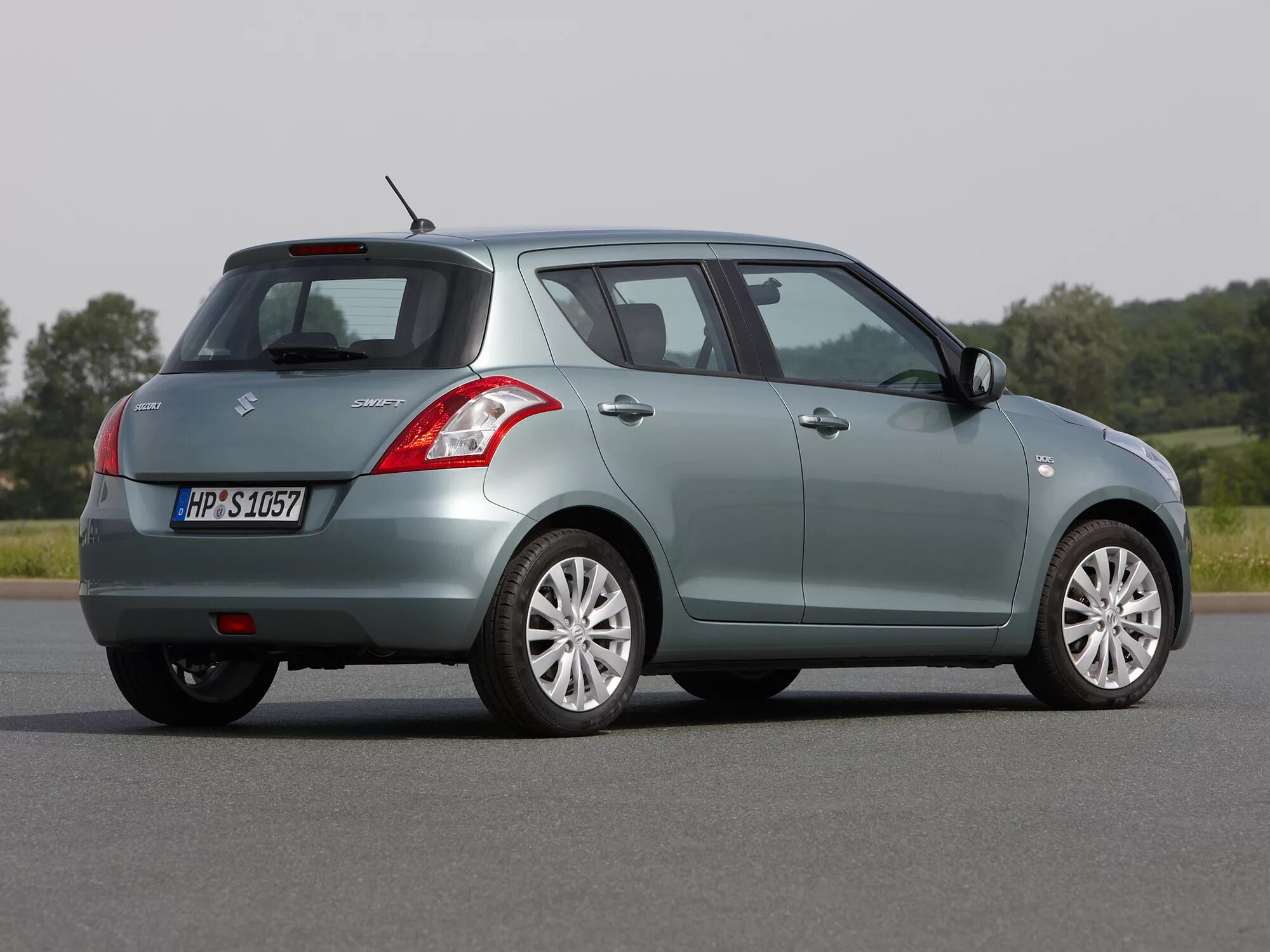 Сузуки свифт поколения. Судзуки Свифт. Сузуки Свифт 4. Suzuki Swift 2010. Сузуки Свифт хэтчбек.