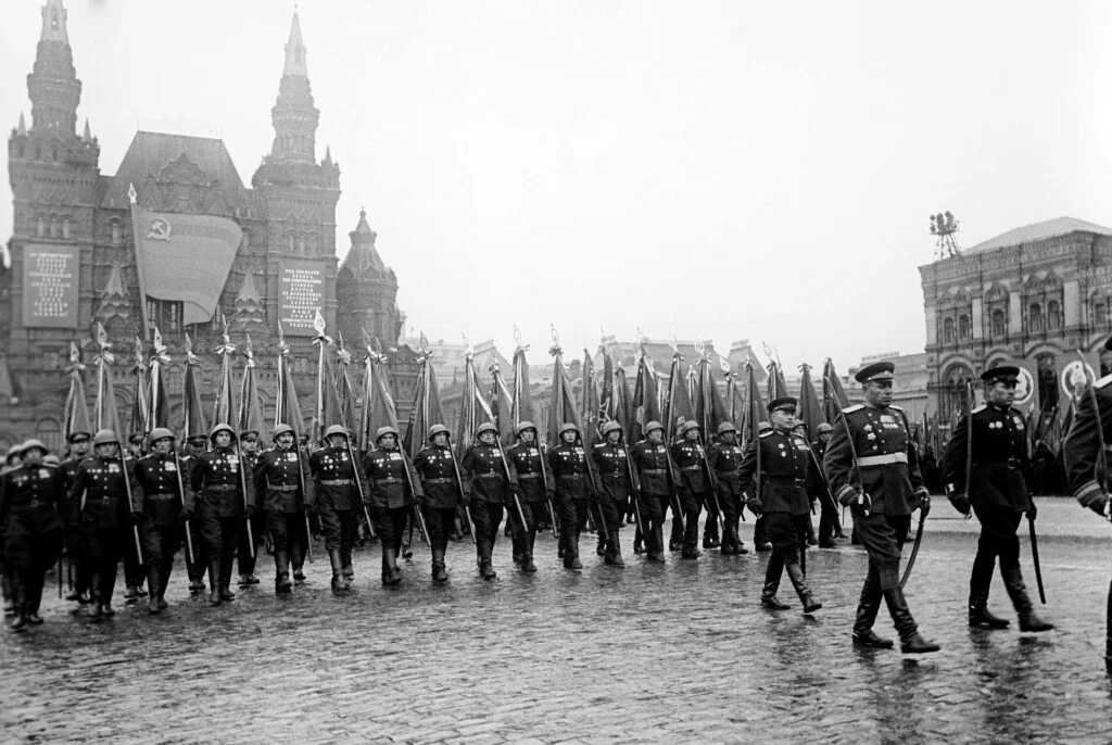 Парад победы в великой отечественной. Первый парад Победы 24 июня 1945 года. Великая Отечественная война парад Победы 1945. Первый парад Победы в Москве в 1945 году. Парад Победы на красной площади 1945.