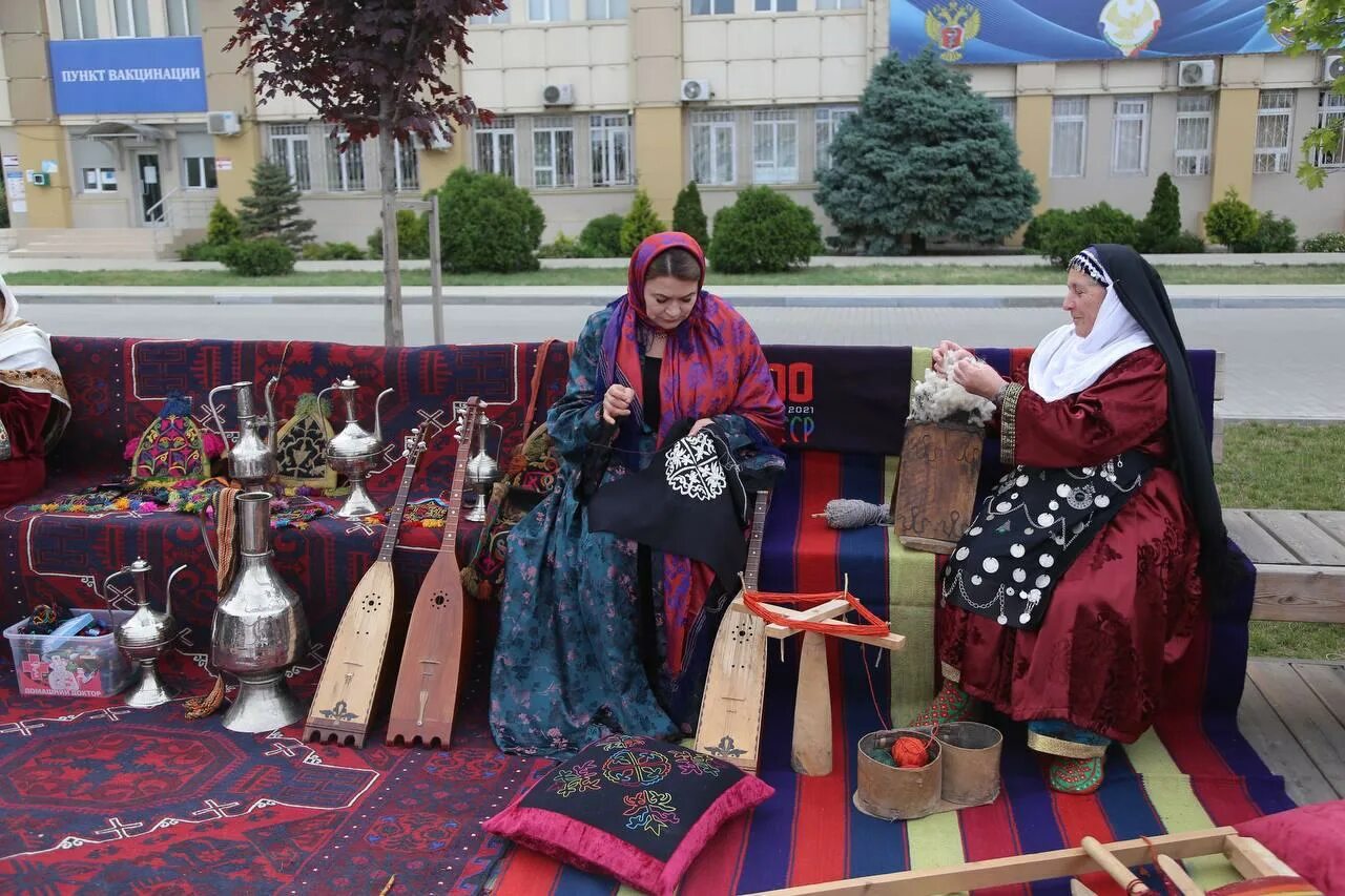 Родник дагестан. Родник в Дагестане. Праздники Дагестана. Республика Дагестан на фестиваль. Национальные праздники Дагестана.