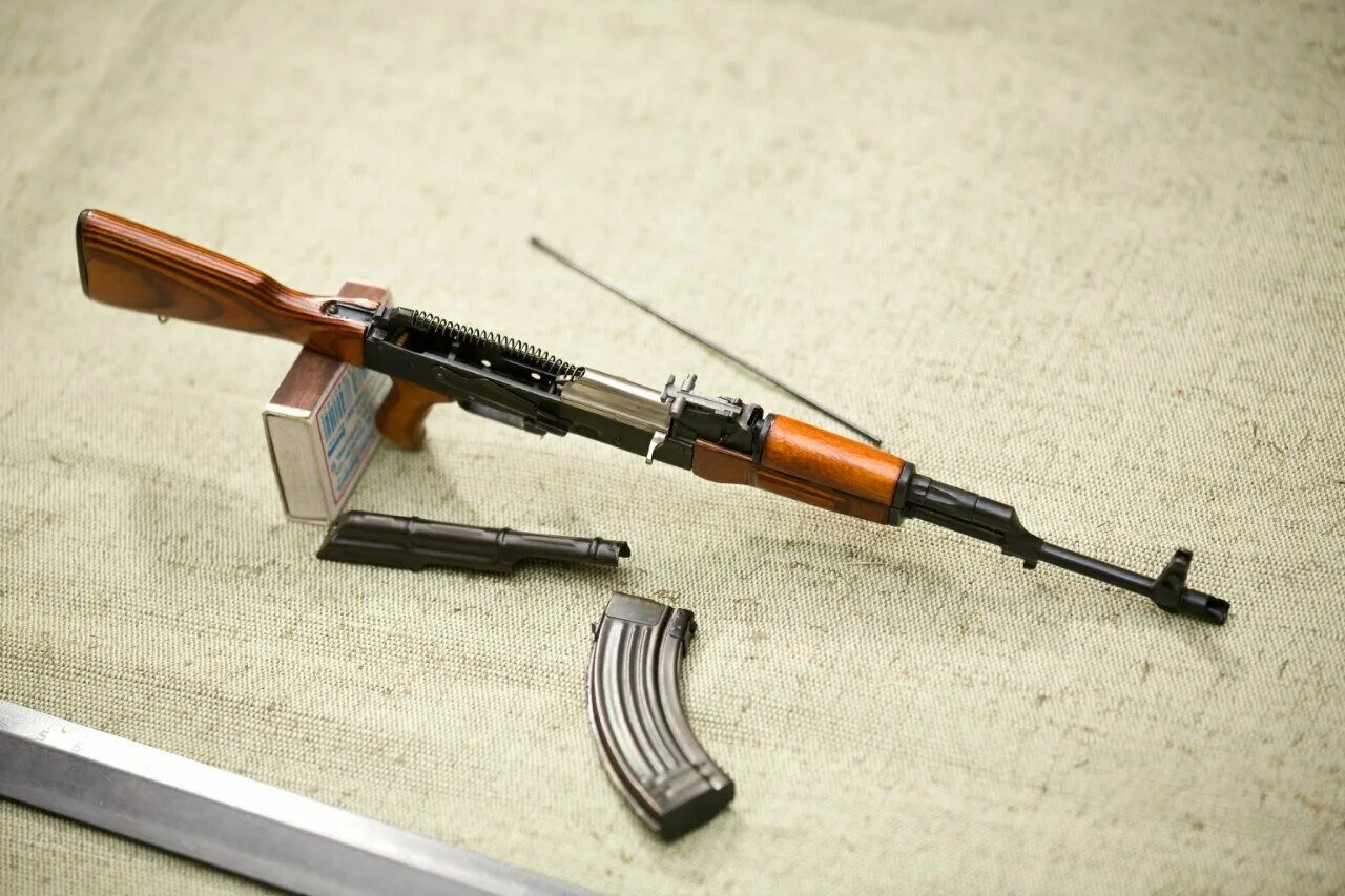 миниатюрная модель ак. миниатюрная модель ак. миниатюрная модель ак. ак 47 в масштабе 1/35. мини ак47 релки из пупг.