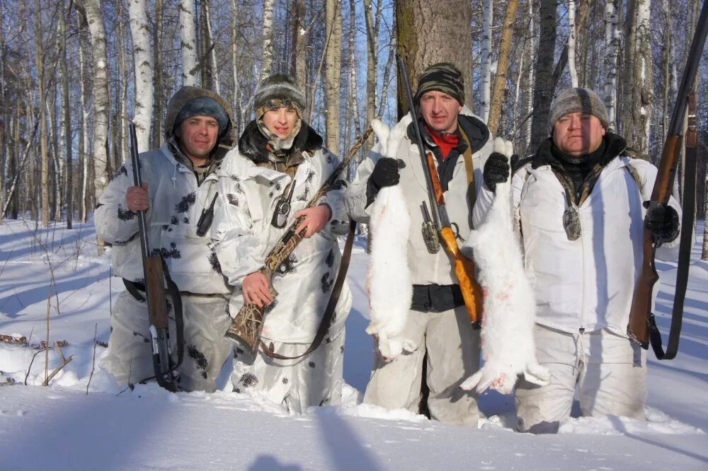 Охотник зимой. Охотник в зимнем лесу. Охотник зимой в лесу. Первая группа охотники