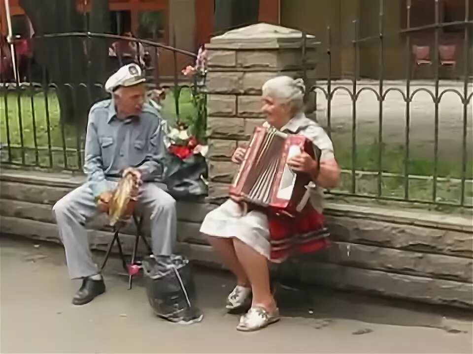 песня гуляй с другою. песня гуляй с другою. по дону гуляет казак молодой. слова песни меня матушка любила. на тропинке луной запорошенной текст.