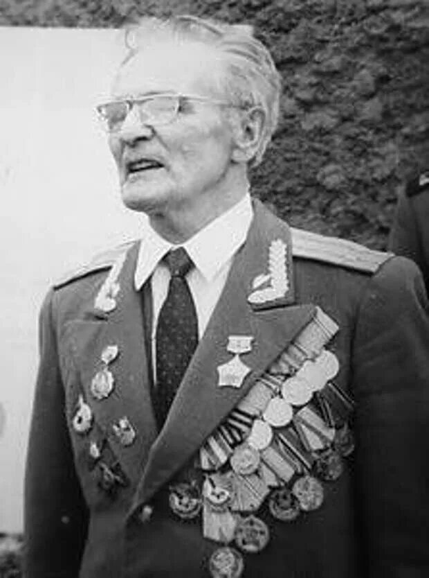 Григорьевич колобанов. Зиновий колобанов. зино́вий григо́рьевич колоба́нов. зиновий колобанов танкист. зиновий григорьевич колобанов фото.