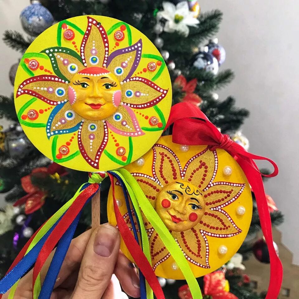 Народная кукла маслена. Подарки на масленицу. Масленичная обрядовая кукла. Пряники на палочке. Кукла домашняя масленица.